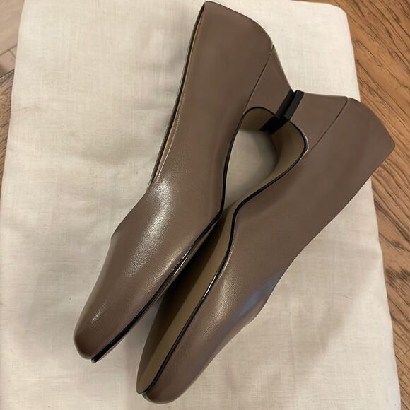 SOFT STYLE TAN LOW HEELS. NEW - Picture 4 of 10